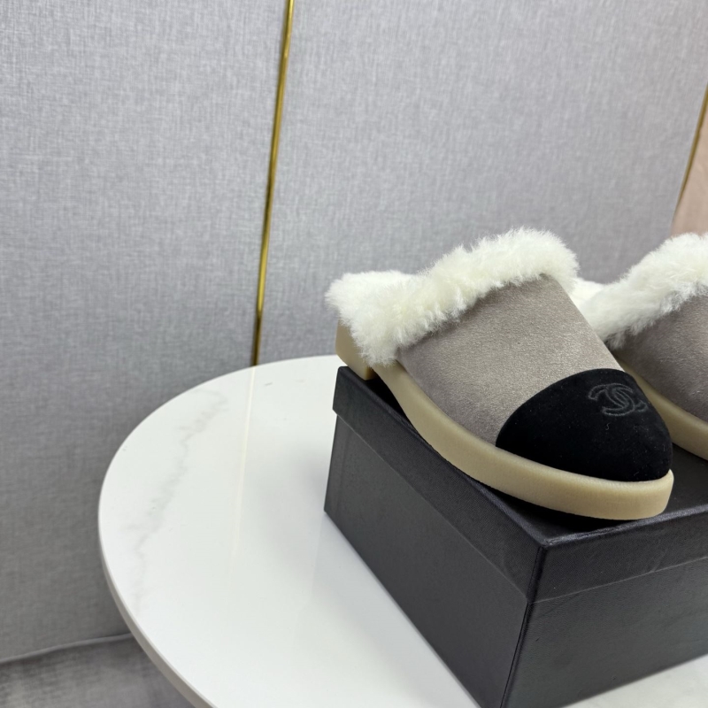 Ch**el slippers